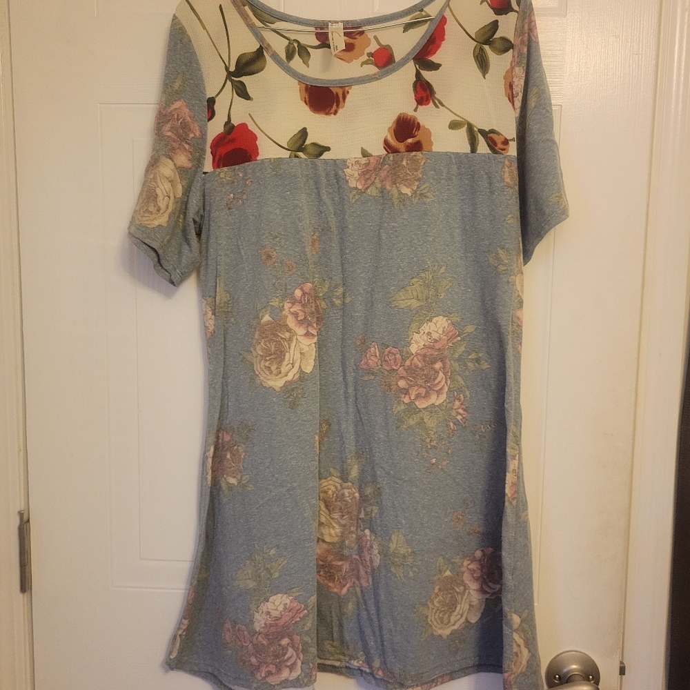 Size large woman's floral design boutique dress